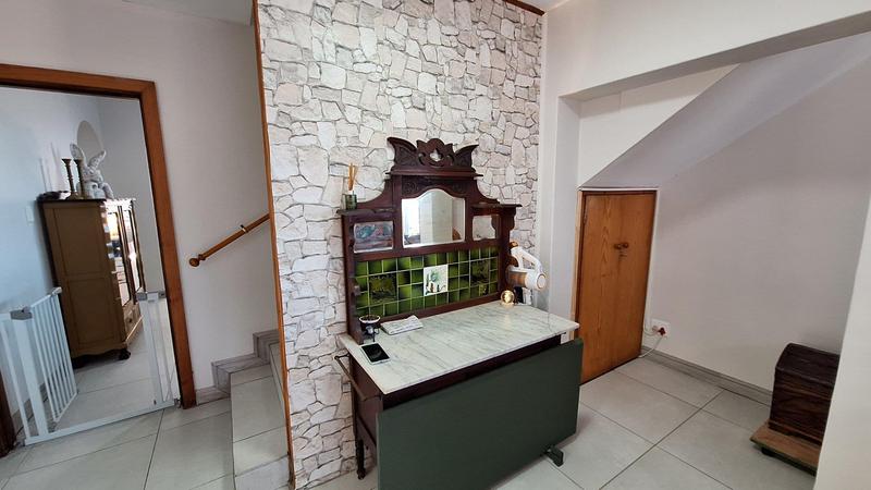 5 Bedroom Property for Sale in Reebok Western Cape
